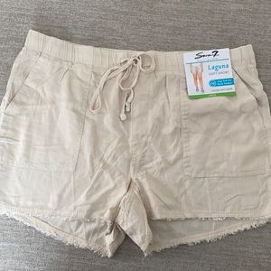 Seven7 beige “Laguna” soft shorts Size Large NWT
